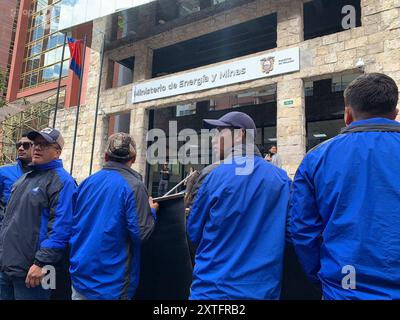 MARCHA TRABAJADORES ELECTRICOS Quito, Mittwoch, 14. August 2024 Elektroarbeiter sitzen im Energieministerium, gegen die Privatisierung des Sektors Fotos API Quito Pichincha Ecuador POL MARCHA TRABAJADORES ELECTRICOS d25342059a7cffe4f0367fd49ffd3a6d Copyright: XAPIx Stockfoto