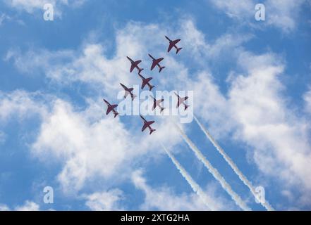 Die Red Arrows auf der Blackpool Air Show schließen die Show am Sonntag, den 11. August 2024. Stockfoto