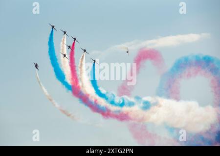 Die Red Arrows auf der Blackpool Air Show schließen die Show am Sonntag, den 11. August 2024. Stockfoto