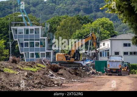 Abriss der Regatta Tribüne am Baldeneysee, in Essen, Regattaturm bleibt stehen, die gesamte Anlage wird neu gestaltet, umbauen, erweitern, NRW, Deutschland, Baldeneysee *** Abriss der Regatta-Tribüne am Baldeney See, in Essen, Regattatenturm bleibt stehen, die gesamte Anlage wird umgestaltet, umgebaut, erweitert, NRW, Deutschland, Lake Baldeney Stockfoto