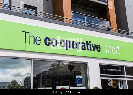 Portishead, Großbritannien, 10. August 2023: Coop the Retail Shop of Co-operative Food Store Logoschild Stockfoto