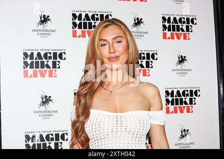 Patsy Field nimmt an der Sommersoiree „Love Island“ bei „Magic Mike Live“ Teil, die im Londoner Hippodrome stattfindet. Stockfoto