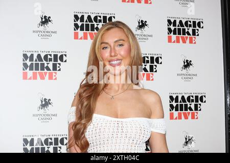 Patsy Field nimmt an der Sommersoiree „Love Island“ bei „Magic Mike Live“ Teil, die im Londoner Hippodrome stattfindet. Stockfoto