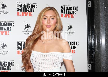 Patsy Field nimmt an der Sommersoiree „Love Island“ bei „Magic Mike Live“ Teil, die im Londoner Hippodrome stattfindet. Stockfoto