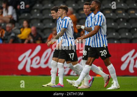 Sheffield Wednesday Stürmer Charlie McNeill (17) erzielt ein TOR 0-1 und feiert am 14. August 2024 beim Spiel Hull City FC gegen Sheffield Wednesday FC Carabao Cup Runde 1 im MKM Stadium, Hull, England, Großbritannien Credit: Every Second Media/Alamy Live News Stockfoto