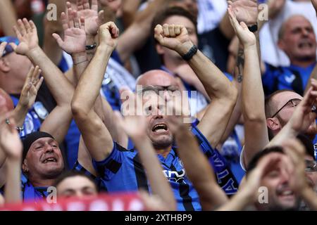 Warschau, Pologne. August 2024. Atalanta Fans beim Fußball-Spiel des UEFA Super Cup 2024 zwischen Real Madrid CF und Atalanta BC am 14. August 2024 im PGE Narodowy in Warschau, Polen - Foto Piotr Matusewicz/DPPI Credit: DPPI Media/Alamy Live News Stockfoto