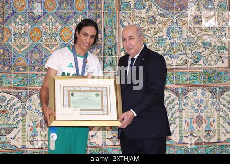 Algier, Algerien. August 2024. Der algerische Präsident Abdelmadjid Tebboune erhält Goldmedaillengewinner Imane Khelif sowie die beiden anderen Olympiasieger Djamel Sedjati und Kaylia Nemour im Mouradia Presidential Palace in Algier, Algerien am 14. August 2024. Foto: Balkis Press/ABACAPRESS. COM Credit: Abaca Press/Alamy Live News Stockfoto