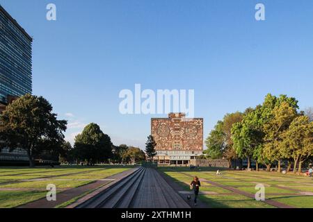 Ciudad de Mexico, Mexiko - 26. Dezember. 2015: Zentralbibliothek der UNAM in Mexiko Stockfoto