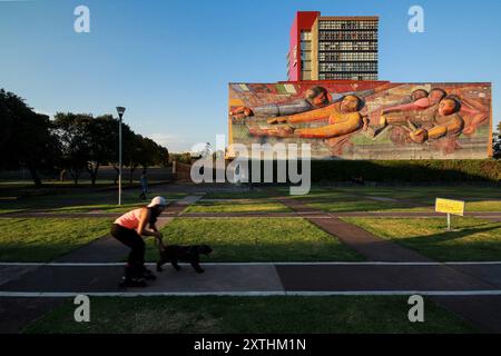 Ciudad de Mexico, Mexiko - 26. Dezember. 2015: Rektorengebäude der UNAM in Mexiko Stockfoto