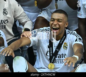 Warschau, Polen. August 2024. WARSCHAU, POLEN - 14. AUGUST: Kylian Mbappe von Real Madrid CF feiert den Sieg des UEFA Super Cup 2024 zwischen Real Madrid und Atalanta BC im Nationalstadion am 14. August 2024 in Warschau, Polen. Foto: Sebastian Frej Credit: Sebo47/Alamy Live News Stockfoto