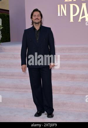 Los Angeles, USA. August 2024. LOS ANGELES, USA. 14. August 2024: Lucas Bravo bei der Premiere der vierten Staffel von Emily in Paris im Ägyptischen Theater. Bildnachweis: Paul Smith/Alamy Live News Stockfoto