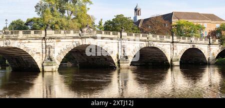 Shrewsbury Shropshire united Kingdom 20. Oktober 2022 die Welsh Bridge über den Fluss Severn, Shrewsbury, Shropshire Stockfoto