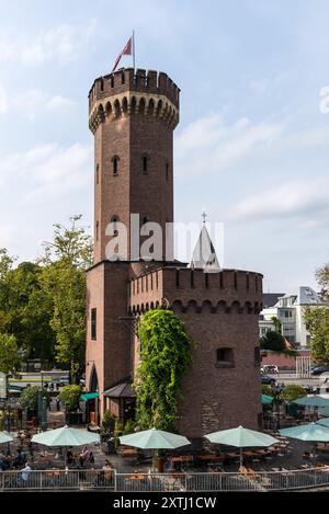 Köln, Deutschland - 28. September 2023: Der Malakoff-Turm am Rheinauer Hafen in Köln, Nordrhein-Westfalen Stockfoto