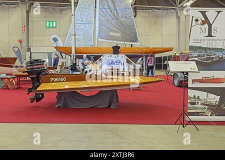 Pasila, Helsinki, Finnland – 14. Februar 2024: Ein Wasserflugzeug der A-Klasse auf der Messe Vene – Båt (Boat) 2024 in Messukeskus Helsinki. Stockfoto