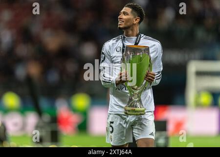 Warschau, Polen. August 2024. Jude Bellingham feiert am 14. August 2024 im Stadion Narodowy in Warschau den Sieg im Supercup-Finale zwischen Real Madrid CF und Atalanta BC. (Foto: Giacomo Cosua/NurPhoto) Credit: NurPhoto SRL/Alamy Live News Stockfoto