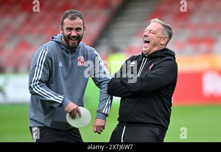 Scott Lindsey, Manager von Crawley Town, sieht vor dem Spiel der ersten Runde des EFL Carabao Cup zwischen Crawley Town und Swindon Town im Broadfield Stadium, Crawley, UK, am 13. August 2024 glücklich aus Stockfoto