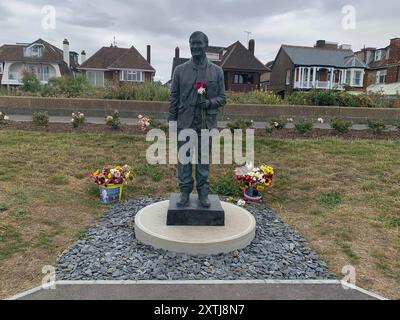 Statue von Sir David Amess an der Küste von Chalkwell Stockfoto