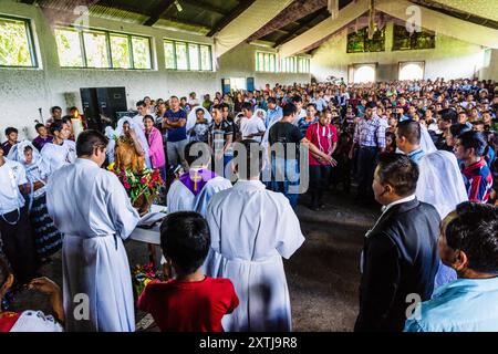 Feier von Gemeindehochzeiten in Lancetillo, La Parroquia, Reyna, Quiche, Guatemala, Mittelamerika Stockfoto