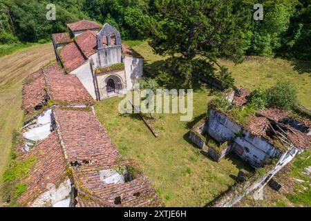 Luftaufnahme des Monasterio de San Antolín de Bedón Stockfoto