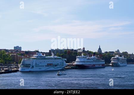 Fährschiffe im Hafen von Stockholm Stockfoto