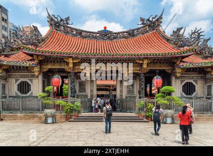 Haupteingang des Mengjia Longshan Tempels in Taipeh, Taiwan Stockfoto