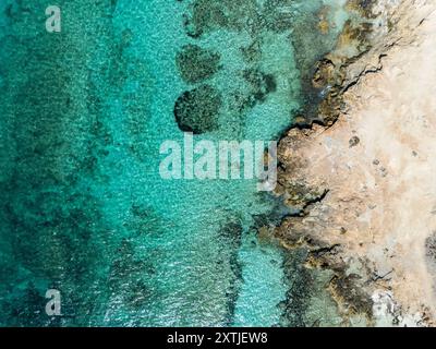 Aus der Vogelperspektive von Formentera. Formentera ist die kleinste Baleareninsel Spaniens im Mittelmeer. Es ist mit der Fähre von Ibiza zu erreichen. Stockfoto