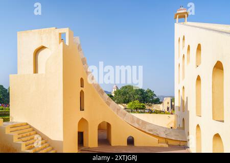 Blick auf die weltweit größte Sonnenuhr in Jaipur, Indien Stockfoto