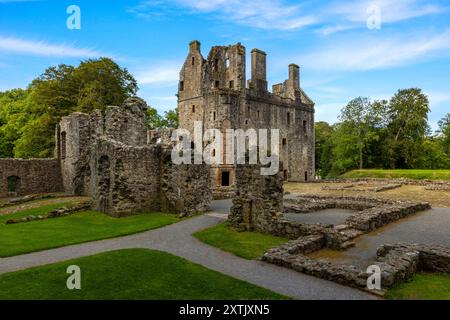 Huntly Castle ist eine Burgruine nördlich von Huntly in Aberdeenshire, Schottland, wo die Flüsse Deveron und Bogie aufeinander treffen. Stockfoto