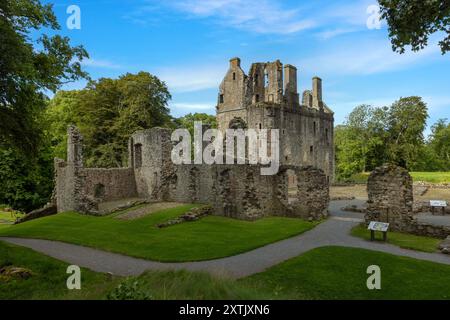 Huntly Castle ist eine Burgruine nördlich von Huntly in Aberdeenshire, Schottland, wo die Flüsse Deveron und Bogie aufeinander treffen. Stockfoto