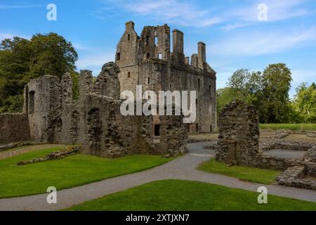 Huntly Castle ist eine Burgruine nördlich von Huntly in Aberdeenshire, Schottland, wo die Flüsse Deveron und Bogie aufeinander treffen. Stockfoto