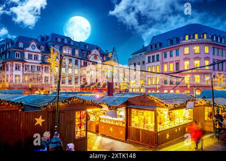 Weihnachtsmarkt in Mainz, Deutschland Stockfoto