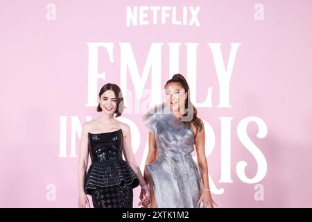 HOLLYWOOD, LOS ANGELES, KALIFORNIEN, USA - 14. AUGUST: Lily Collins und Ashley Park kommen zur Los Angeles Premiere von Netflix 'Emily in Paris' Staffel 4 Part 1, die am 14. August 2024 im Egyptian Theatre Hollywood in Hollywood, Los Angeles, Kalifornien, USA stattfindet. (Foto: Xavier Collin/Image Press Agency) Stockfoto