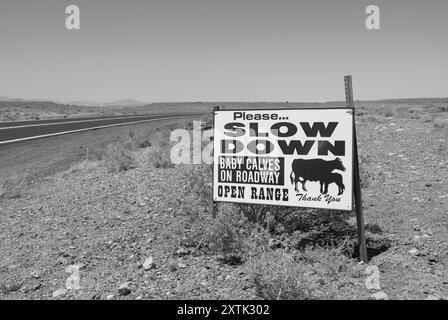 Open Range Schild an der Desert Road in der Nähe der I-40, Winslow, Arizona, USA Stockfoto