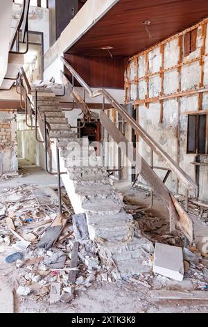 Kupari Beach Resort, Kroatien. Die Bucht der verlassenen Hotels. Das Hotel Goricina wurde nach dem Heimatkrieg von der jugoslawischen Armee verlassen Stockfoto