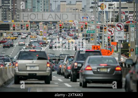 Stau vor dem Holland Tunnel in führenden nach Manhattan. Stockfoto