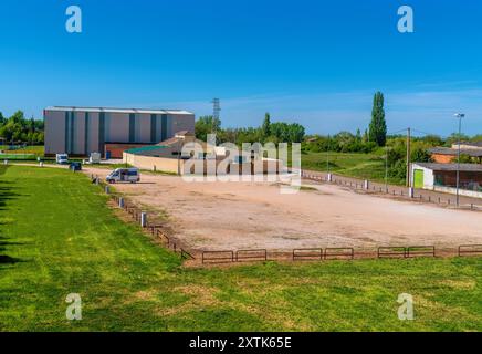 Parkplatz Carrion de los Condes, Kastilien und Leon, Spanien Spaziergang Jakobsweg Stockfoto