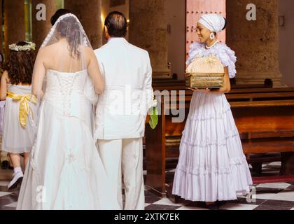 Cartagena de Indias, Kolumbien, 15. Mai 2010: Traditionelle Hochzeitsprozession in Cartagena de Indias Stockfoto