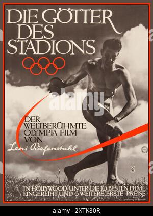 „Die Götter des Stadions“ 1938 POSTER FÜR DEN LENIE RIEFENSTAHL-FILM OLYMPIA ÜBER DIE OLYMPISCHEN SPIELE 1936 in Berlin Poster für den deutschen Propagandasportfilm „Olympia“ über die Olympischen Sommerspiele 1936 in Berlin, veröffentlicht im April 1938. Das Poster zeigt ein fotografisches Bild des deutschen Olympiathleten Erwin Huber in einer Diskuswurfposition. Huber nahm an den Spielen 1928 und 1936 Teil. Das Posterbild wird von einer Szene im Film reproduziert. Die Haltung erinnert an den Discobolus, eine antike griechische Statue. Stockfoto