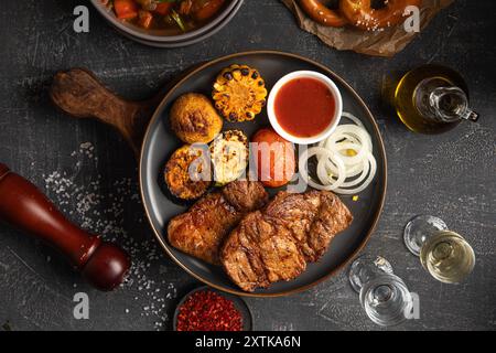Portion deutsches gegrilltes Schweinefleisch Stockfoto