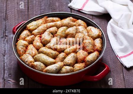 Kohlbrötchen, ein traditionelles Gericht der moldawischen und rumänischen Küche. Stockfoto
