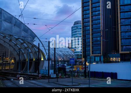 Bild eines wunderschönen Sonnenaufgangs an der Manchester Victoria Station Stockfoto