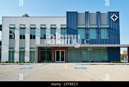 Houston, Texas, USA 08-11-2024: Zentrales Außengeschäft für Bürogebäude. Stockfoto