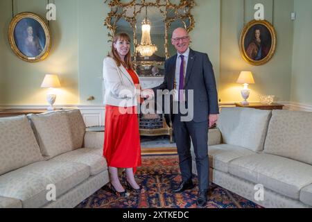 Der erste schottische Minister John Swinney trifft sich mit der stellvertretenden Premierministerin Angela Rayner im Bute House in Edinburgh. Bilddatum: Donnerstag, 15. August 2024. Stockfoto