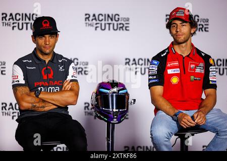 Red Bull Ring, Spielberg, Österreich. August 2024. 2024 MotoGP of Austria, Arrival Day; Enea Bastianini, Jorge Martin während der Pressekonferenz im Rahmen der österreichischen MotoGP Credit: Action Plus Sports/Alamy Live News Stockfoto