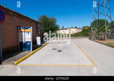 Servicepunkt für Wohnmobile und Wohnmobile Parkplatz Carrion de los Condes, Castile and Leon, Spanien Stockfoto