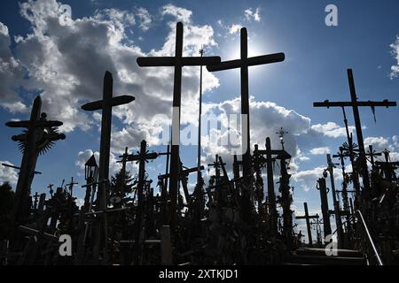 Hügel der Kreuze (Kryziu kalnas), Siauliai, Litauen. Der Kreuzberg ist ein bedeutender Ort der katholischen Wallfahrt in Litauen. Stockfoto