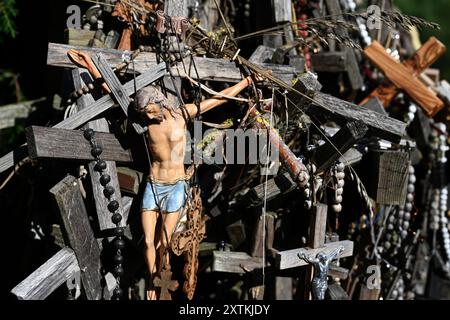 Hügel der Kreuze (Kryziu kalnas), Siauliai, Litauen. Der Kreuzberg ist ein bedeutender Ort der katholischen Wallfahrt in Litauen. Stockfoto