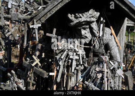 Hügel der Kreuze (Kryziu kalnas), Siauliai, Litauen. Der Kreuzberg ist ein bedeutender Ort der katholischen Wallfahrt in Litauen. Stockfoto