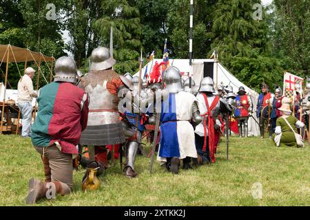 Tewkesbury Medieval Festival 2024. Nachstellung der Schlacht von tewkesbury während der Rosenkriege. Stockfoto