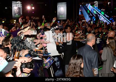 Mexiko-Stadt, Mexiko. August 2024. Der US-amerikanische Schauspieler Michael Keaton nimmt am 14. August 2024 am schwarzen Teppich des BeetleJuice BeetleJuice Fan Events im Cinepolis Toreo Parque Central in Mexiko-Stadt Teil. (Foto: Carlos Tischler/Eyepix Group) (Foto: Eyepix/NurPhoto) Credit: NurPhoto SRL/Alamy Live News Stockfoto